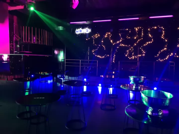  İç Mekan, Club