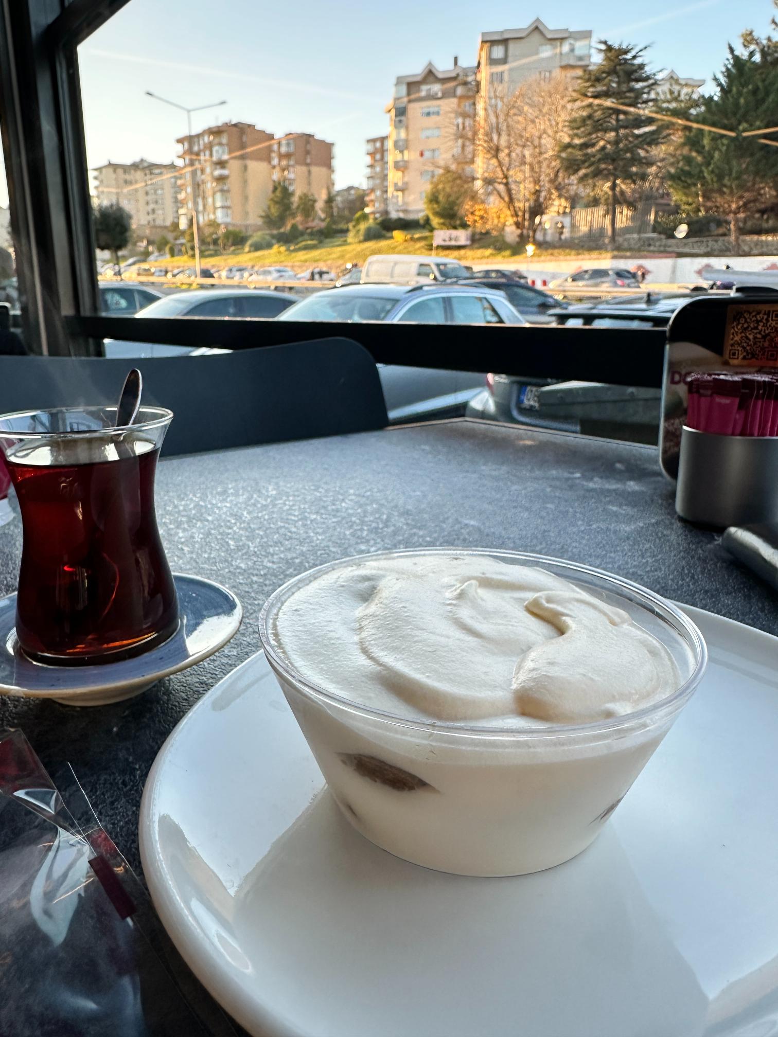  Sütlü Tatlı, Çay,